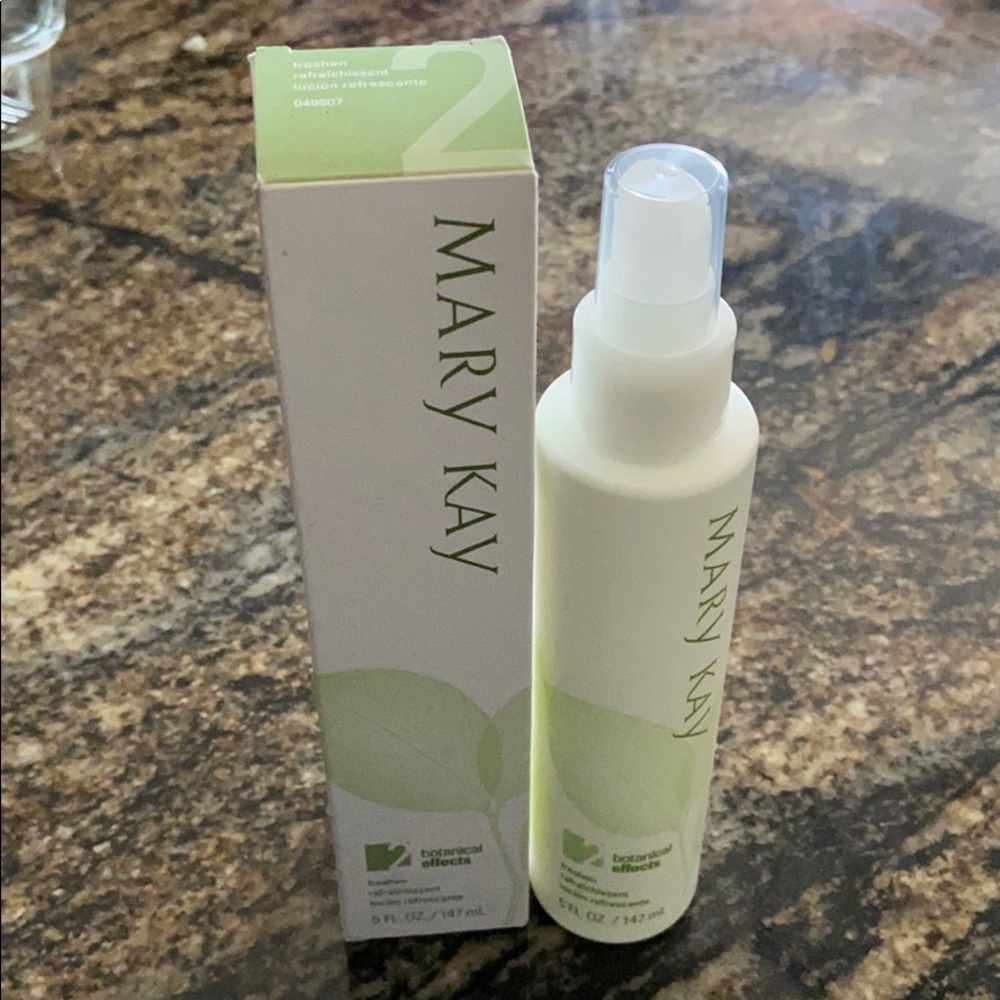 Mary Kay refreshes botanical effect